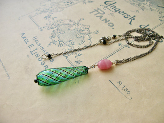 Palette necklace in green