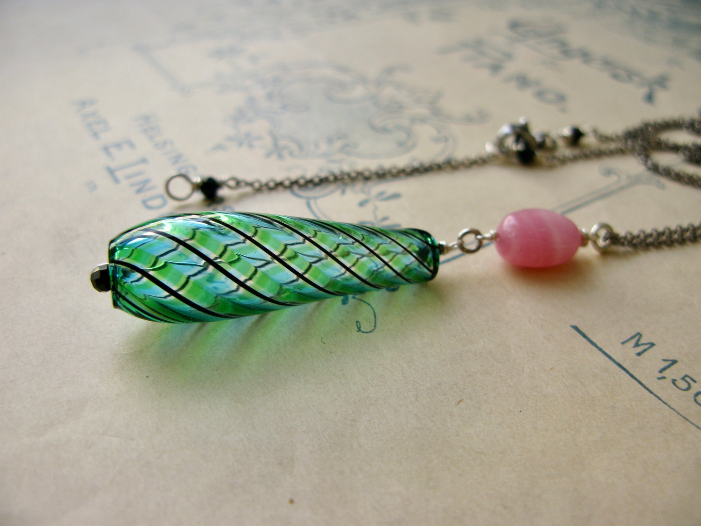 Palette necklace in green