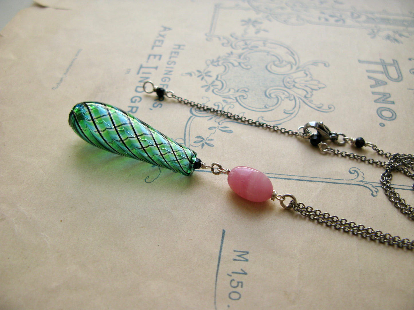 Palette necklace in green