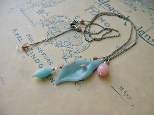 Lily necklace
