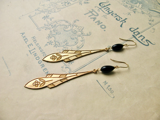 Plume earrings in black