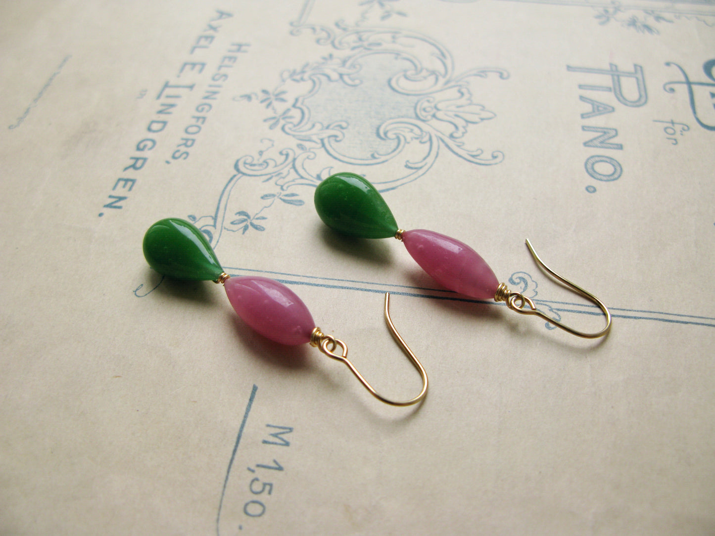 Jester earrings in rose green