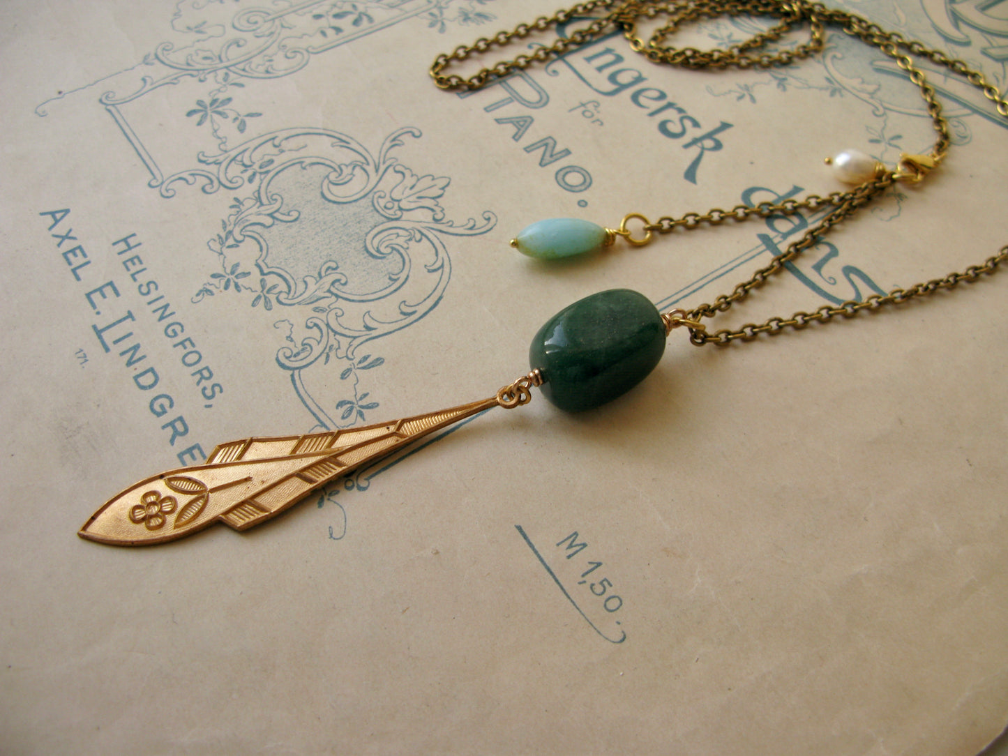 Plume necklace in forest green