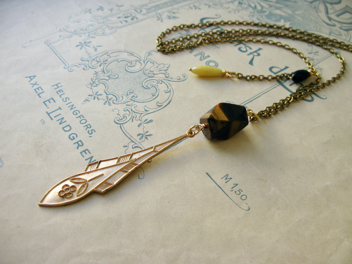 Plume necklace in tiger eye