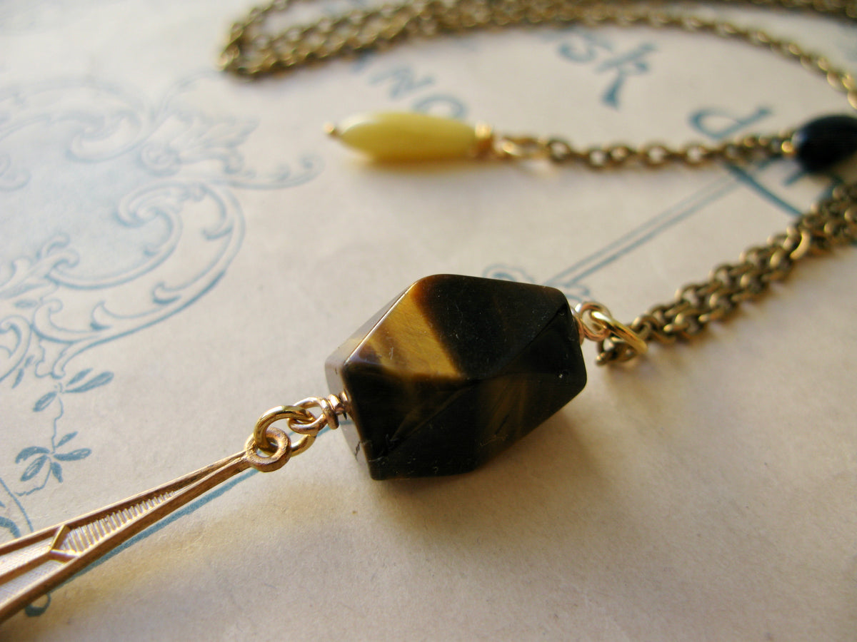 Plume necklace in tiger eye