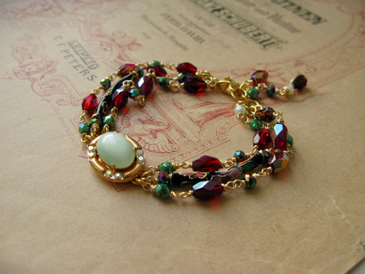 Queen of Hearts bracelet in green + red