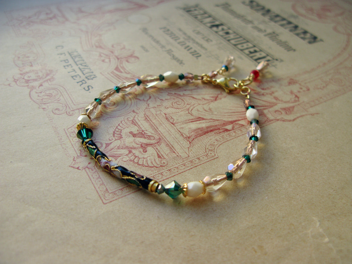 Suits single bracelet in champagne