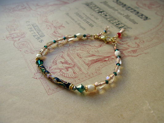 Suits single bracelet in champagne