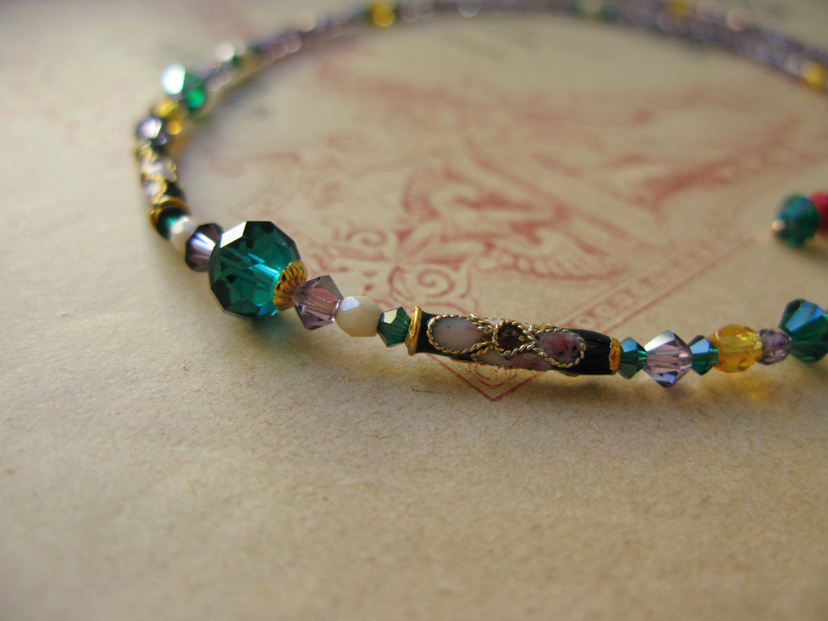 Suits single necklace in lilac mix