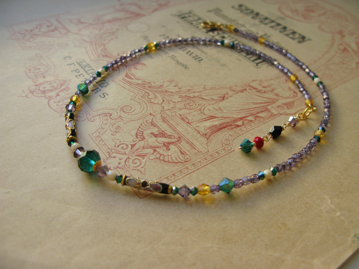 Suits single necklace in lilac mix