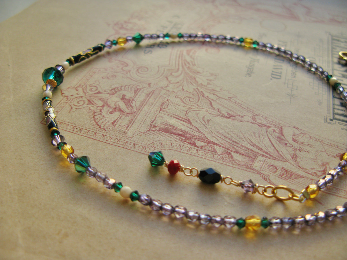 Suits single necklace in lilac mix