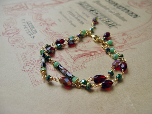 Queen of Hearts double bracelet in green + red
