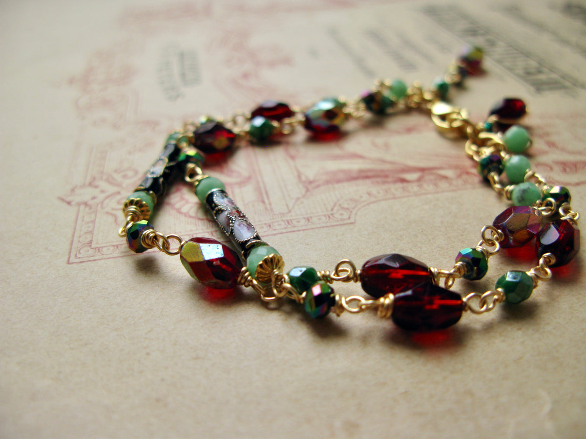 Queen of Hearts double bracelet in green + red