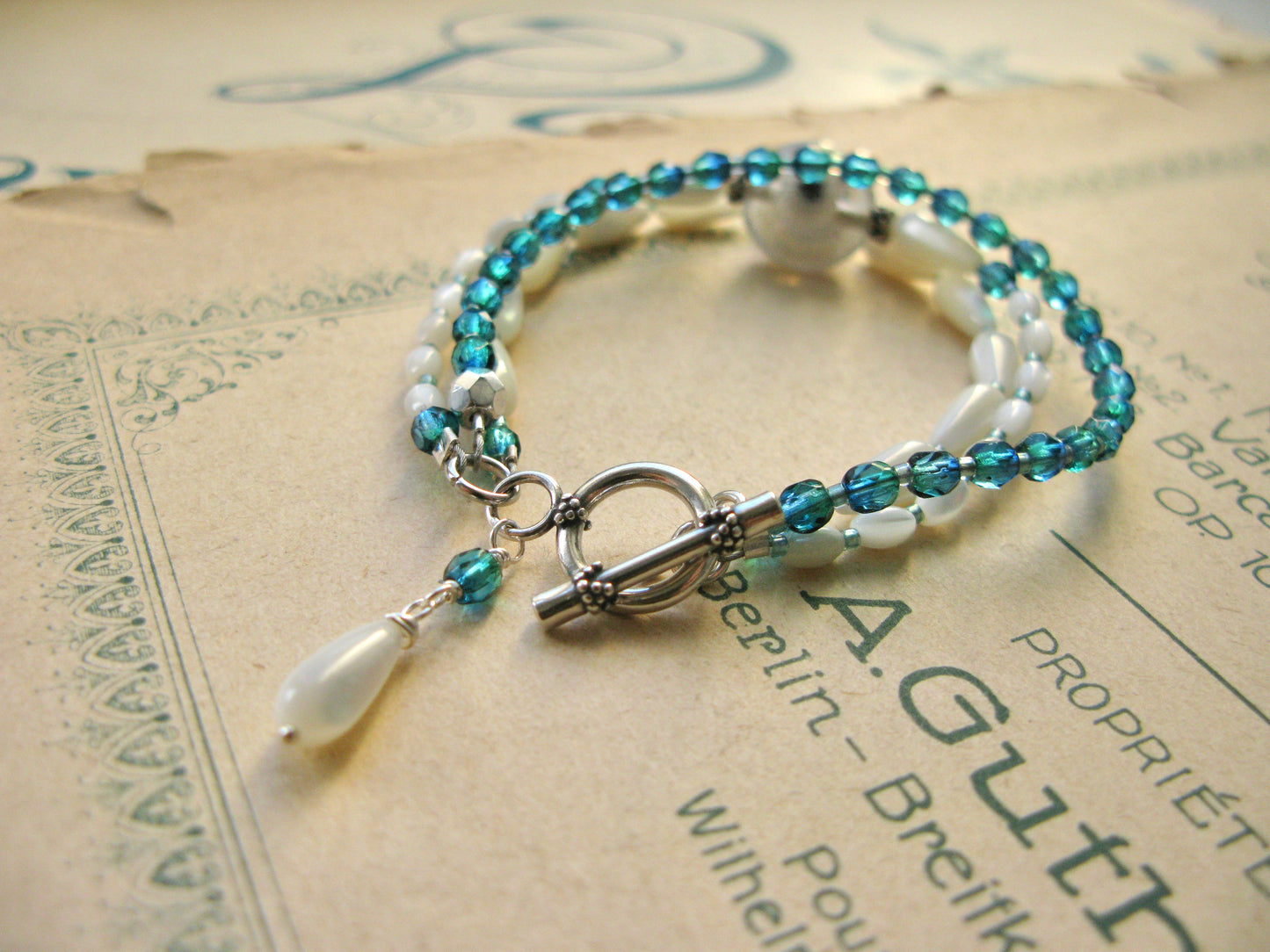 Lily 3-string bracelet in aqua