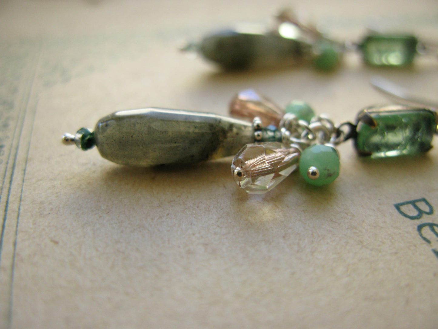 Magnolia midi earrings in green
