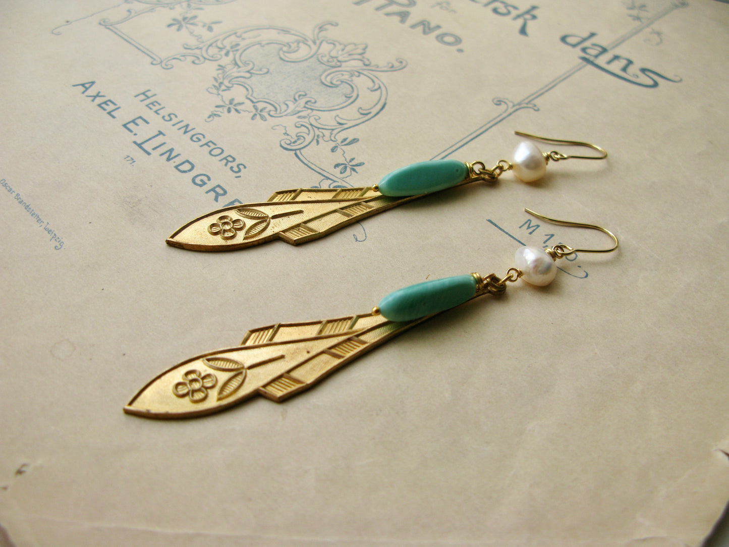 Plume earrings in mint